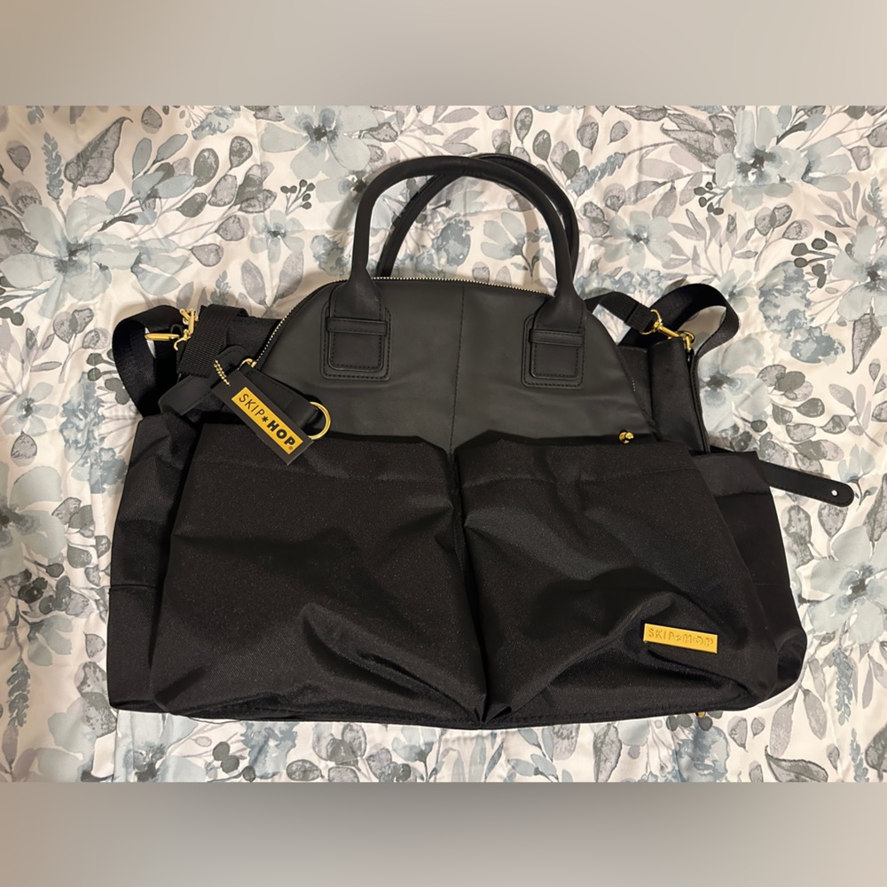Skip Hop diaper bag tote Chelsea Downtown Chic - black with gold hardware